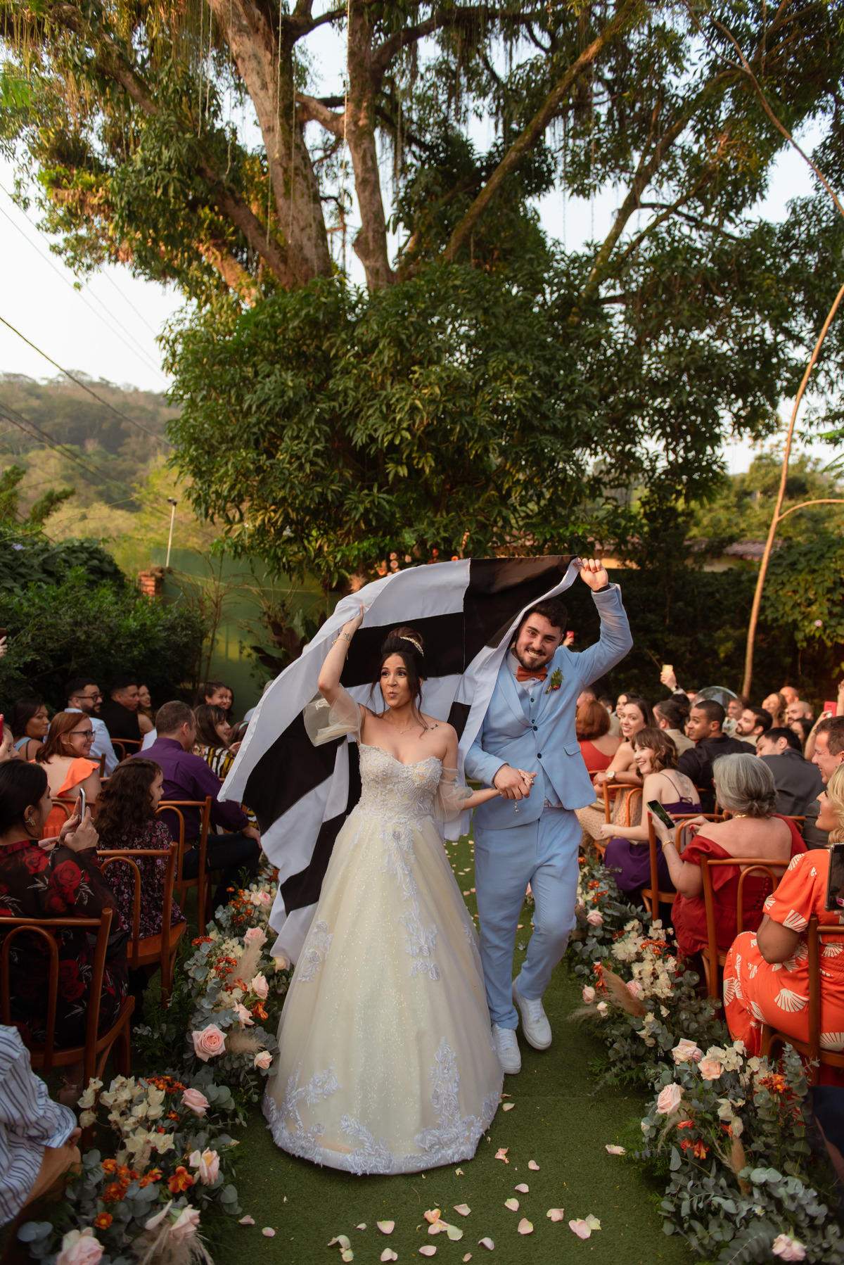 saida dos noivos | casamento no jardim | casamento a luz do dia | casamento no rio de janeiro