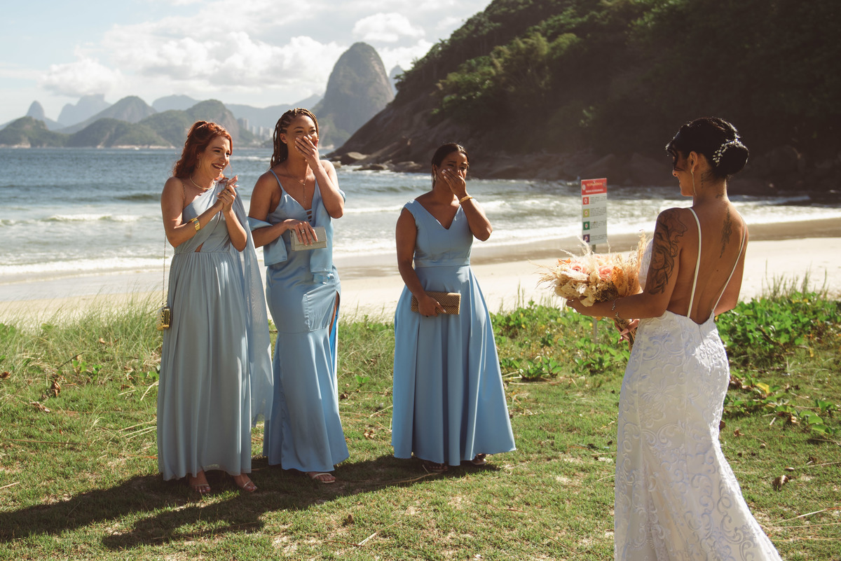 first look noivas e madrinhas | fotografia de casamento na praia rio de janeiro | fotos de casamento rj | casamento na praia niteroi