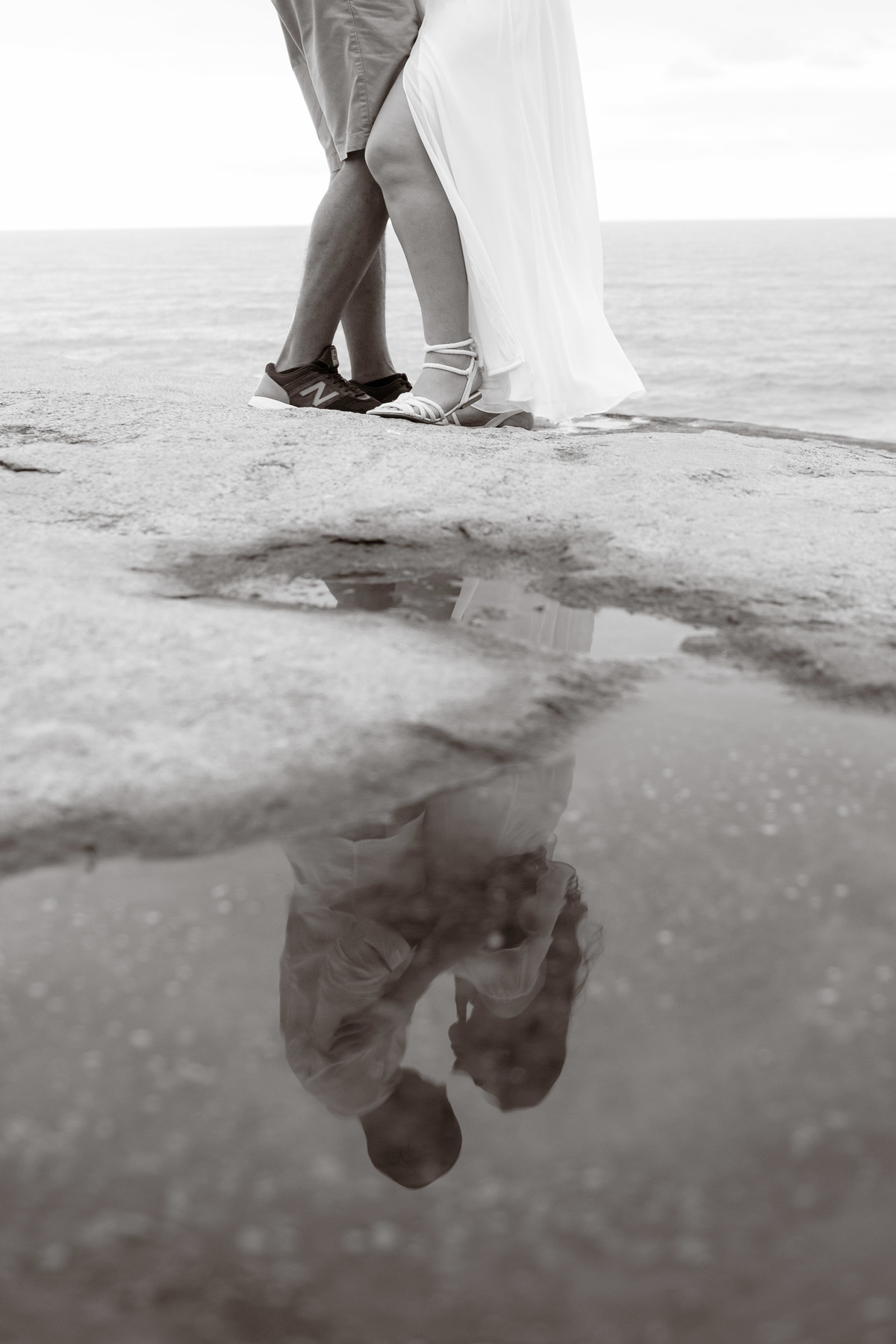 ensaio pre wedding grumari | fotode casal na poça 