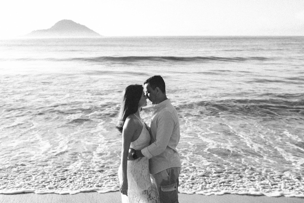 ensaio de casal praia rio de janeiro | fotografo de casamento na praia