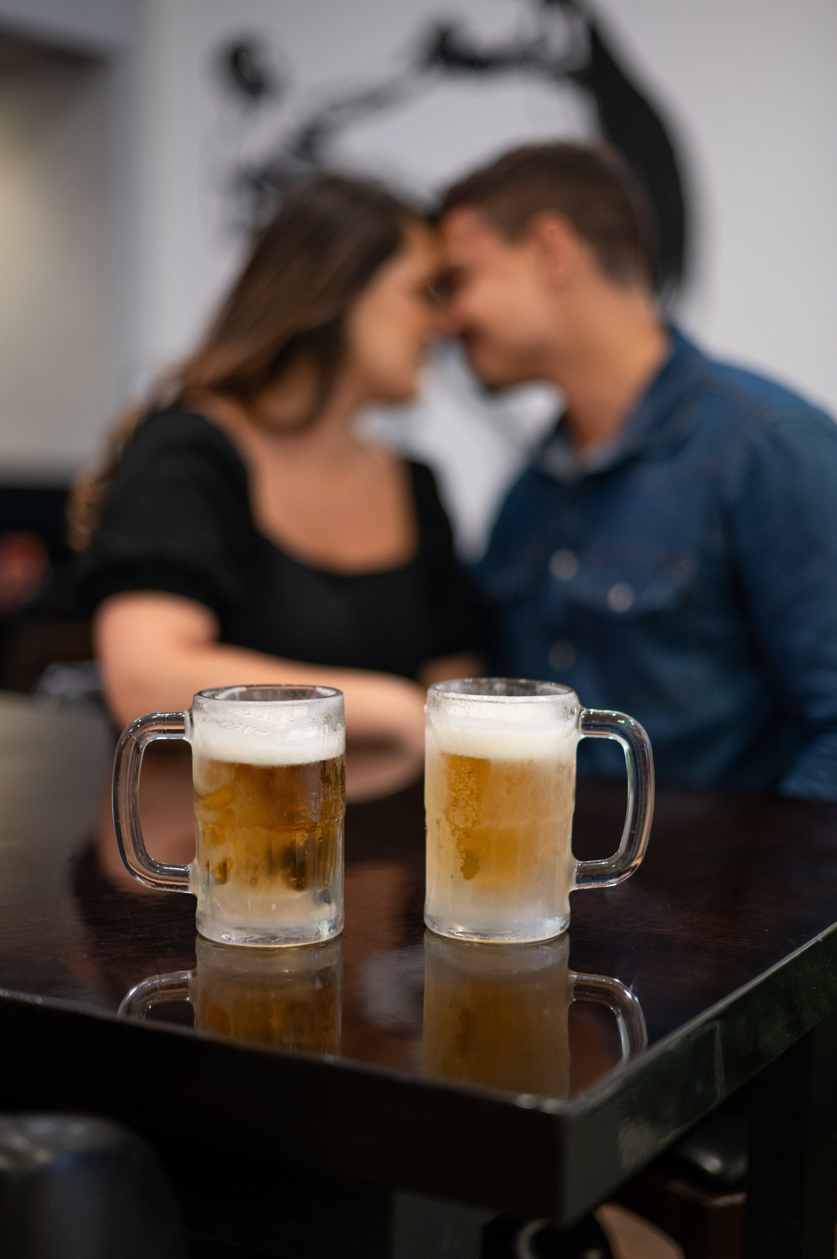 ensaio de casal com cerveja | pre-wedding com chope | ensaio de casamento no outback