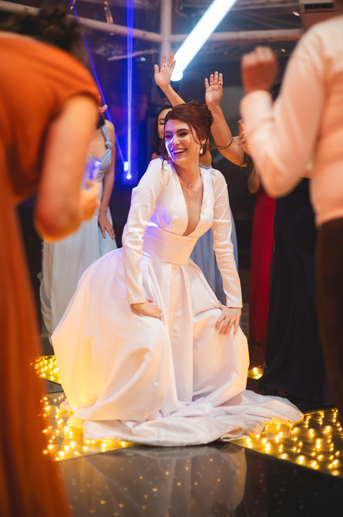 festa de casamento noiva dançando