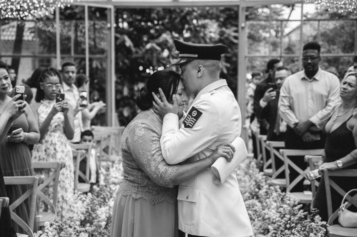 entrada do noivo com a mae casamento no sitio