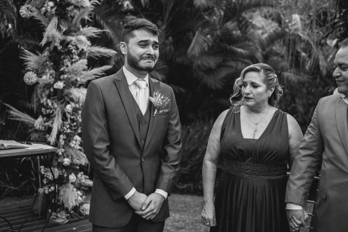 noivo emocionado | fotografia de casamento | sitio bambu lounge 