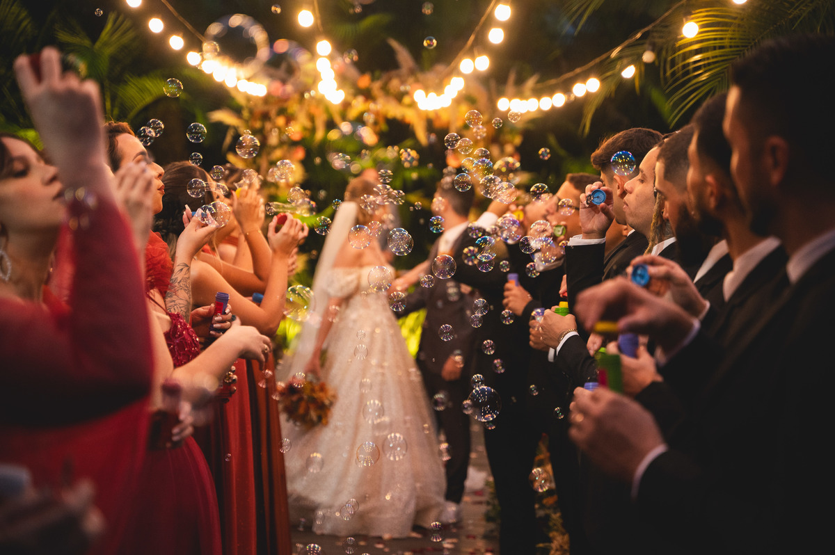 saida dos noivos bola de sabao | saida dos noivos inspiração