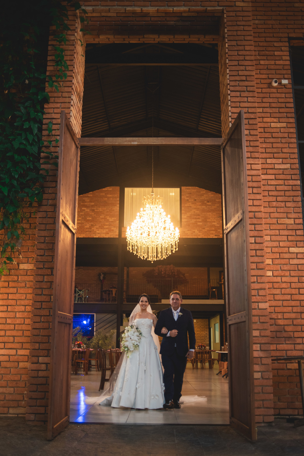 entrada da noiva chale enfesta | fotografia de casamento rio de janeiro