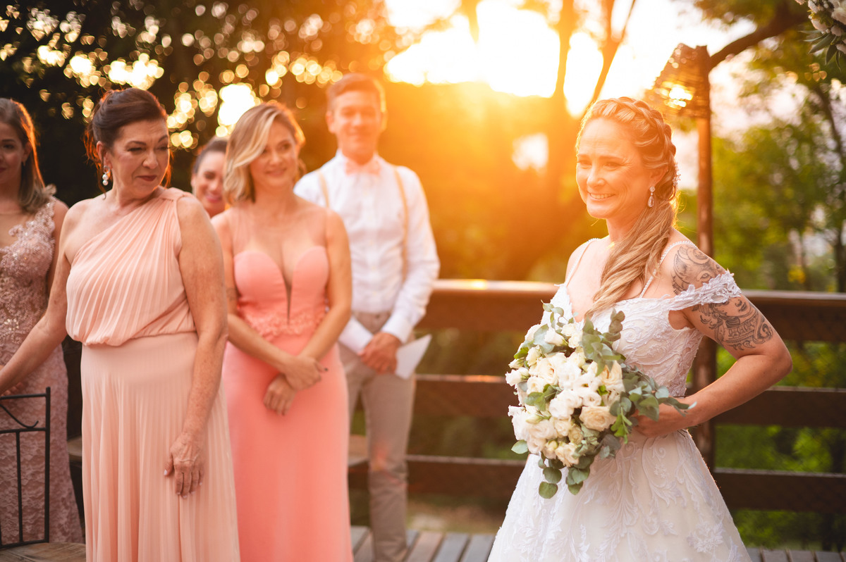 noiva casamento no por do sol sitio reserva da colina RJ | sitio para casamento de dia rio de janeiro