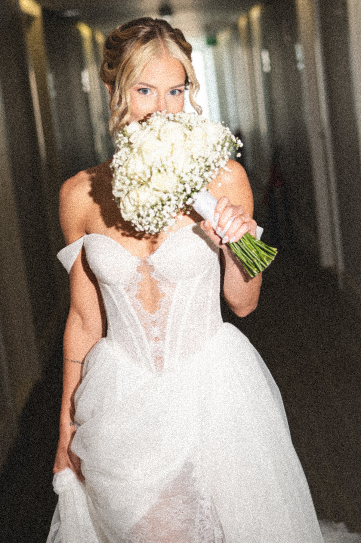 ensaio de luxo de casamento, noiva em hotel
