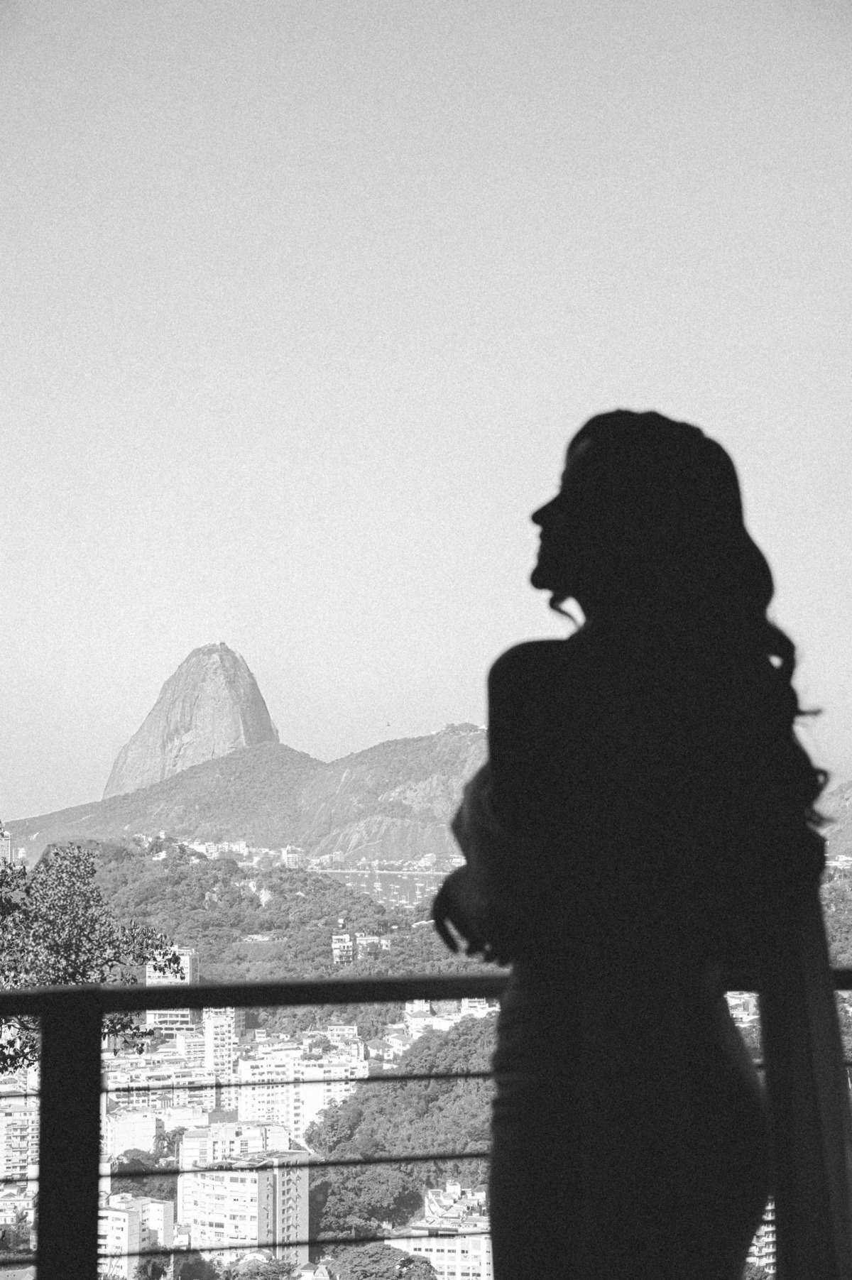 noiva se arrumando para casamento em santa teresa no hotel 144 rio