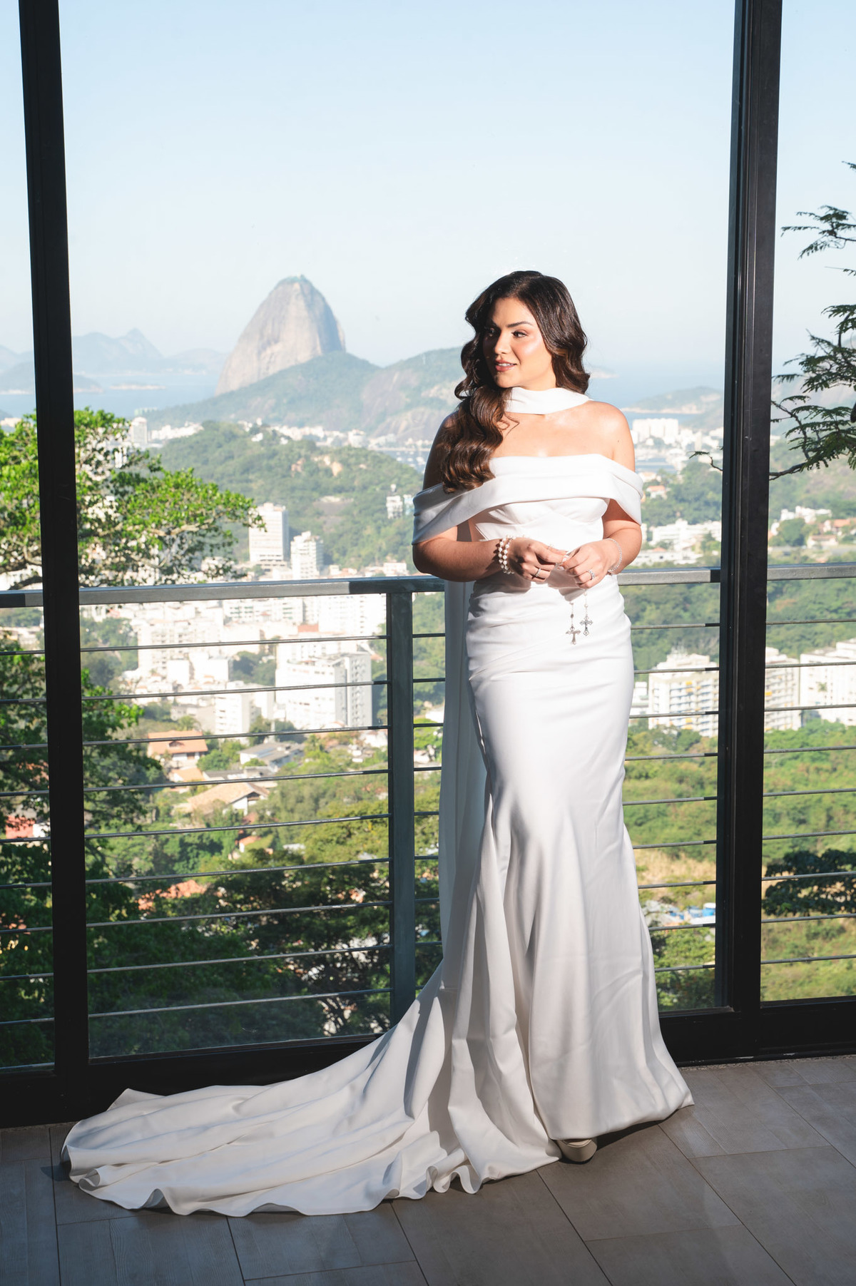 noiva se arrumando para casamento em santa teresa no hotel 144 rio