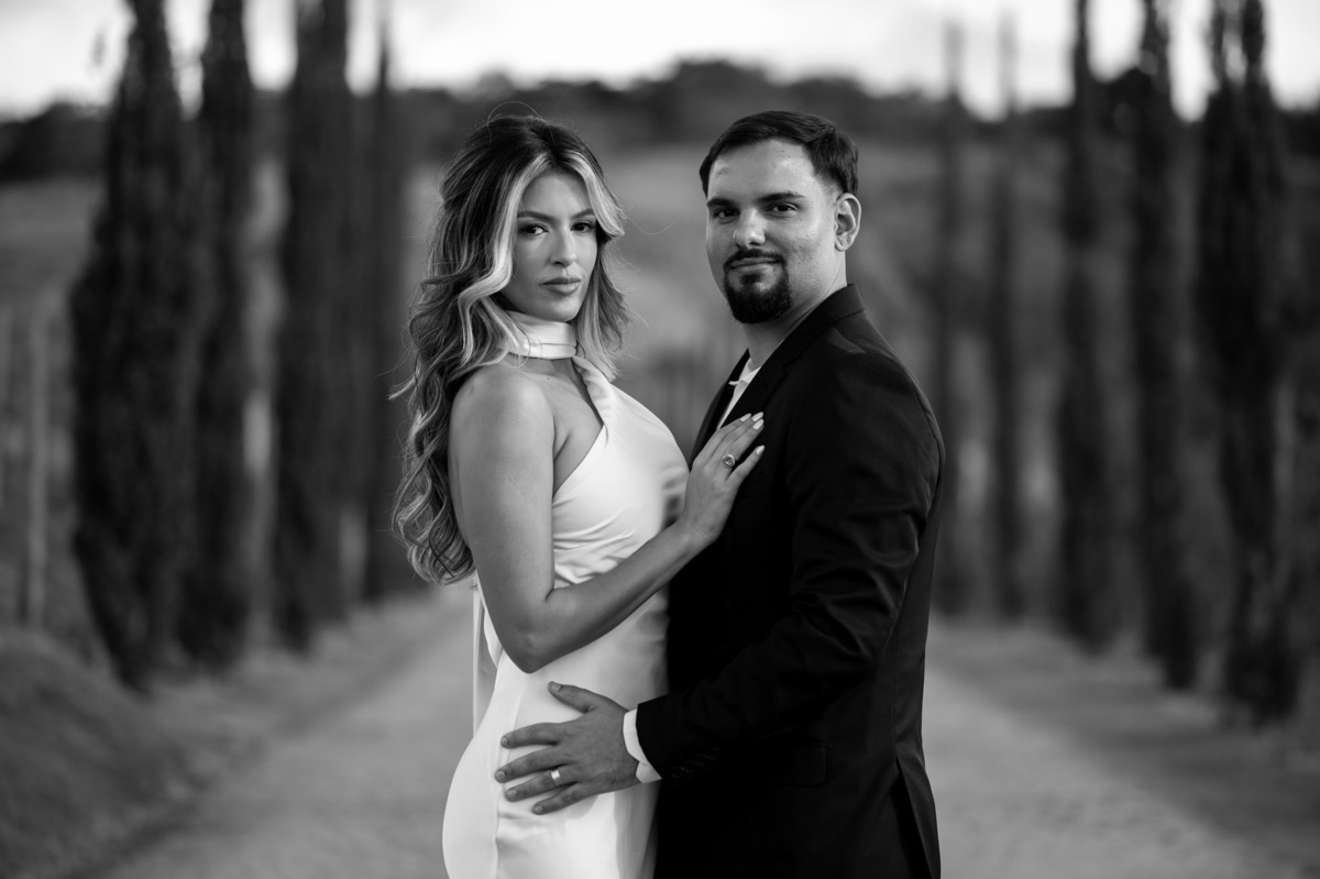 Retrato de Karla e Leandro ao pôr do sol no Vale dos Desejos.
