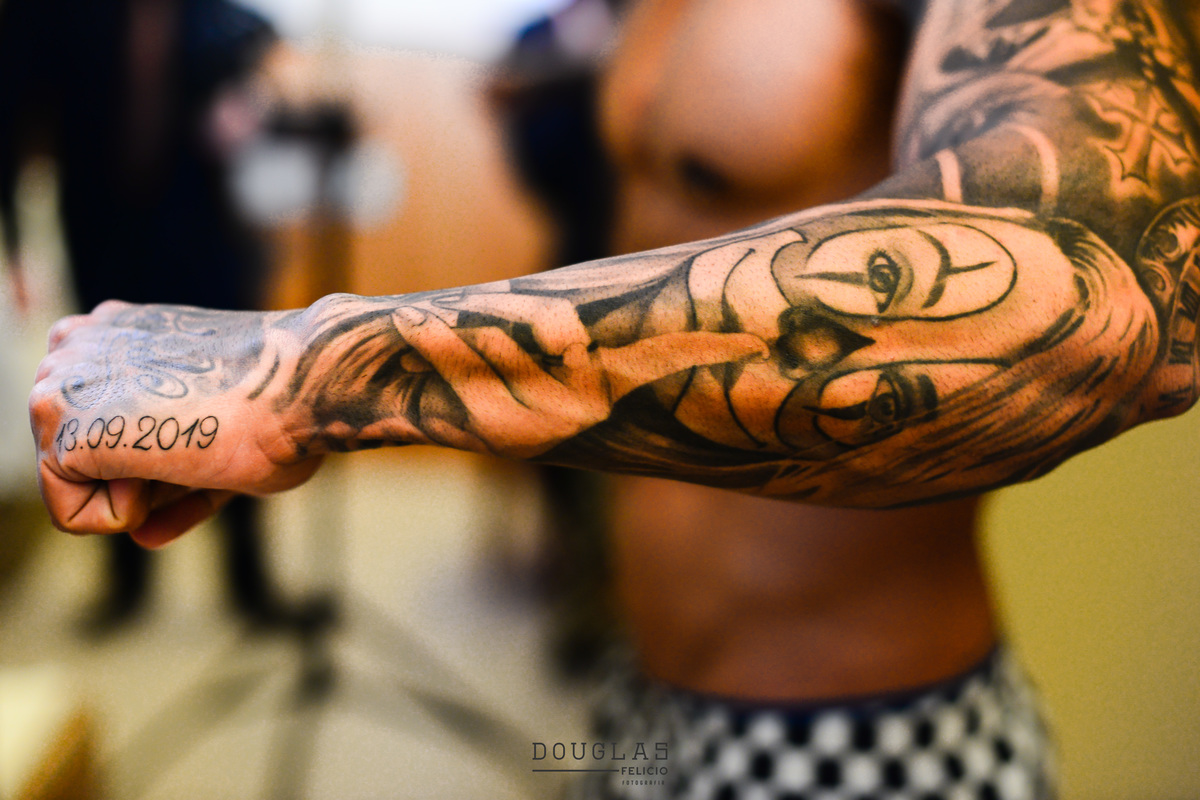 noivo tatuado |noivos cristo redentor destination wedding alok | casamento no cristo | fotografia de casamento no cristo | casamento rj | destination wedding rj