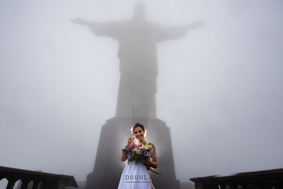 bouquet da noiva cristo redentor | noivos cristo redentor destination wedding alok | casamento no cristo | fotografia de casamento no cristo | casamento rj | destination wedding rj