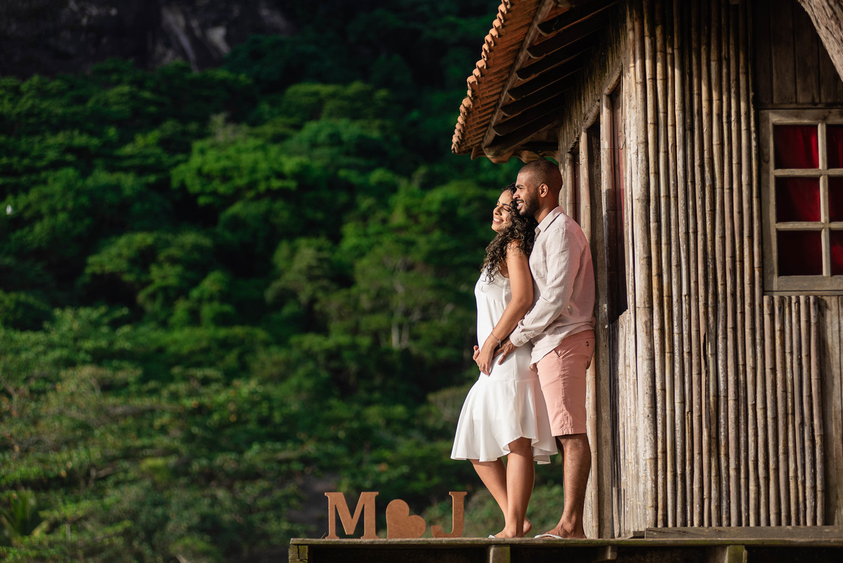 ensaio de casal no campo