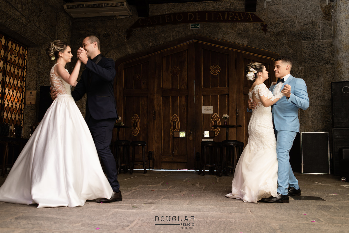 Casamento Castelo de itaipava  - petropolis RJ - Douglas Felicio fotografia
casamento a ceu aberto - abertura de pista - dança dos noivos