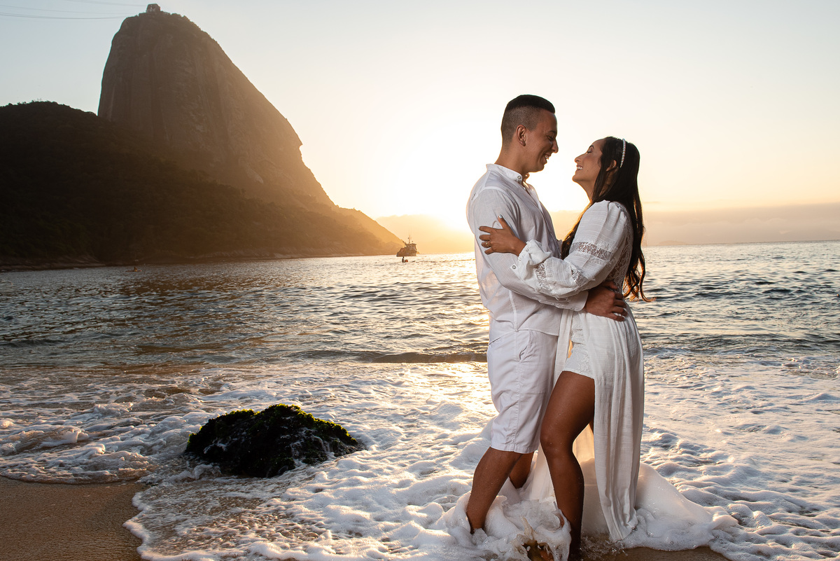 Ensaio pré wedding Praia Vermelha,  UrcaRio de Janeiro RJ - nascer do sol