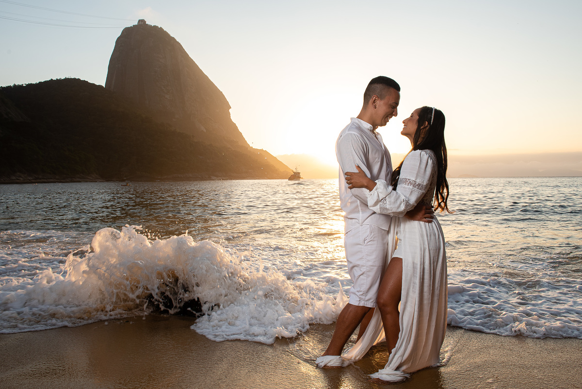 Ensaio pré wedding Praia Vermelha,  UrcaRio de Janeiro RJ - nascer do sol
