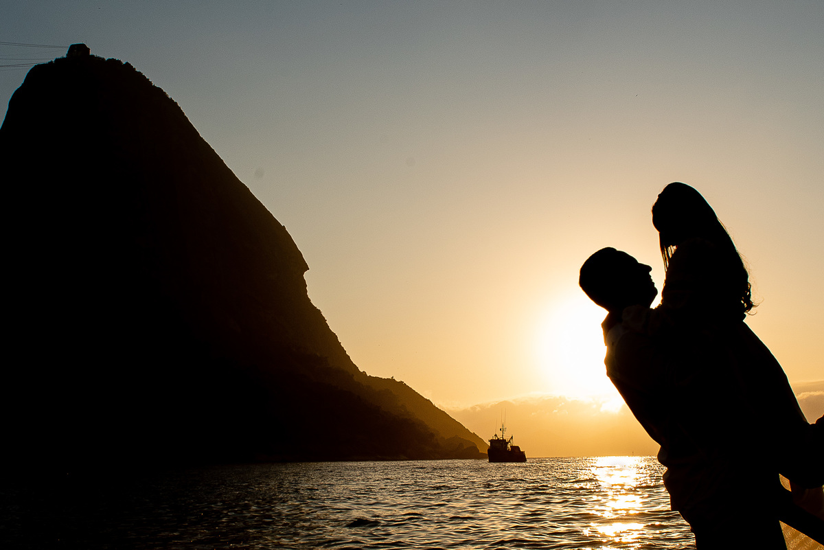 Ensaio pré wedding Praia Vermelha,  UrcaRio de Janeiro RJ - nascer do sol