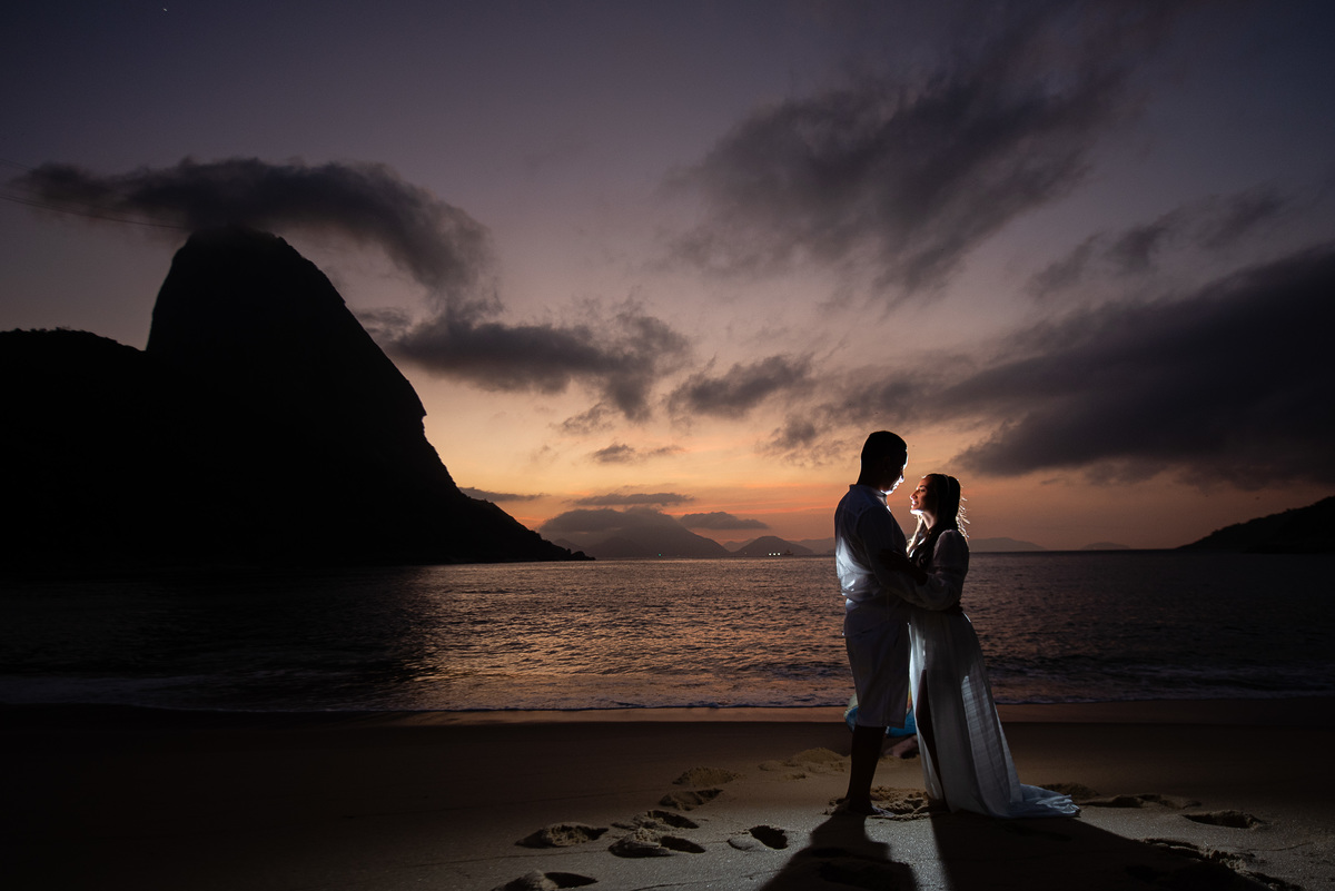 Ensaio pré wedding Praia Vermelha,  UrcaRio de Janeiro RJ - nascer do sol