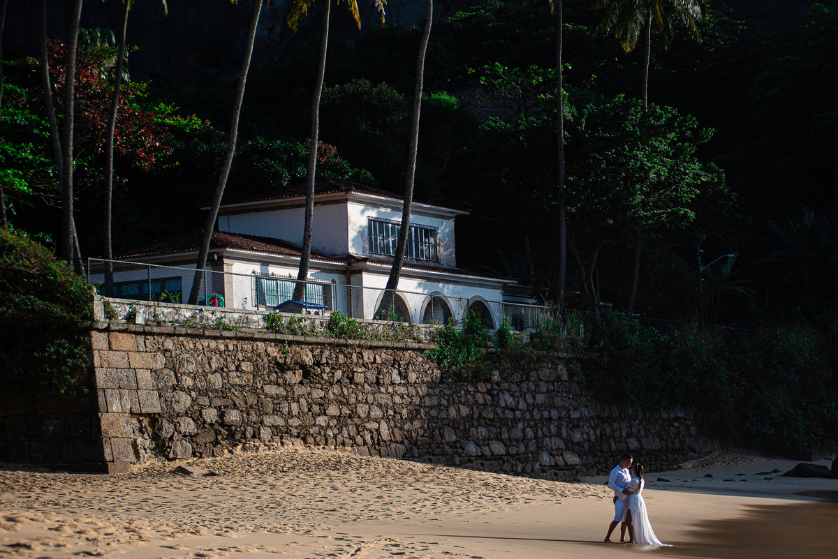 Ensaio de casal Praia Vermelha, Urca Rio de Janeiro RJ - nascer do sol