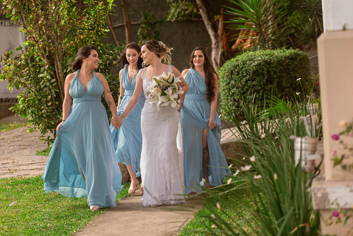 noiva e madrinhas casamento a ceu aberto