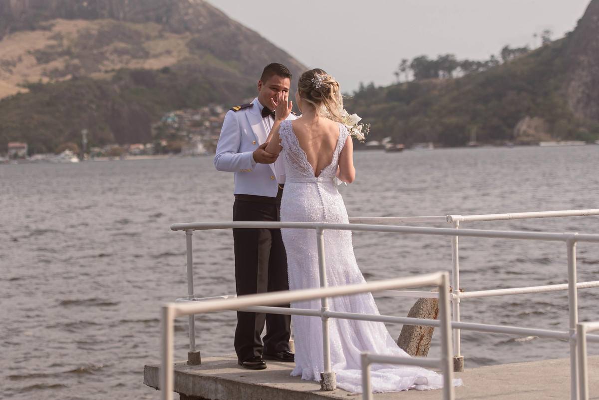 first look de casamento noivo emocionado