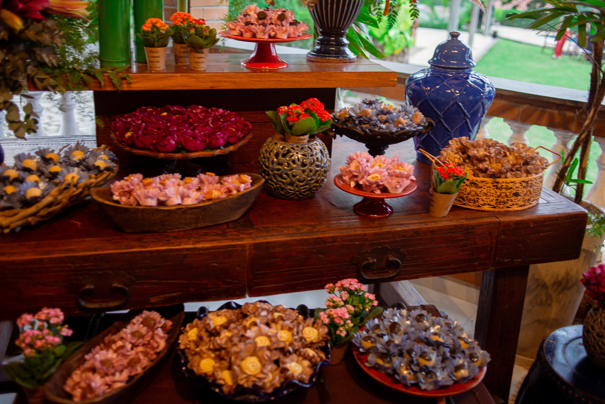 Fotografia de Casamento ao ar livre Bianca e Fernando | Rio de Janeiro - RJ | Fotografo Douglas Felicio Especialista em casamentos |  doces de casamento