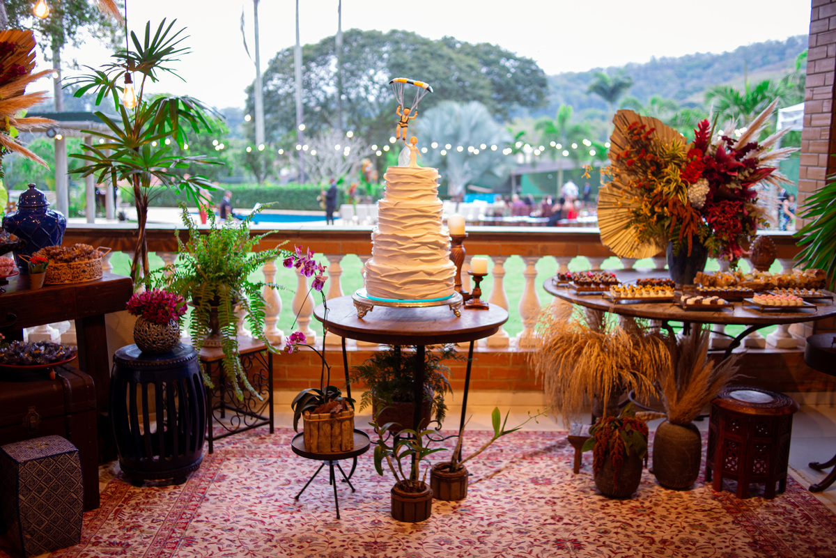 Fotografia de Casamento ao ar livre Bianca e Fernando | Rio de Janeiro - RJ | Fotografo Douglas Felicio Especialista em casamentos |  bolo de casamento