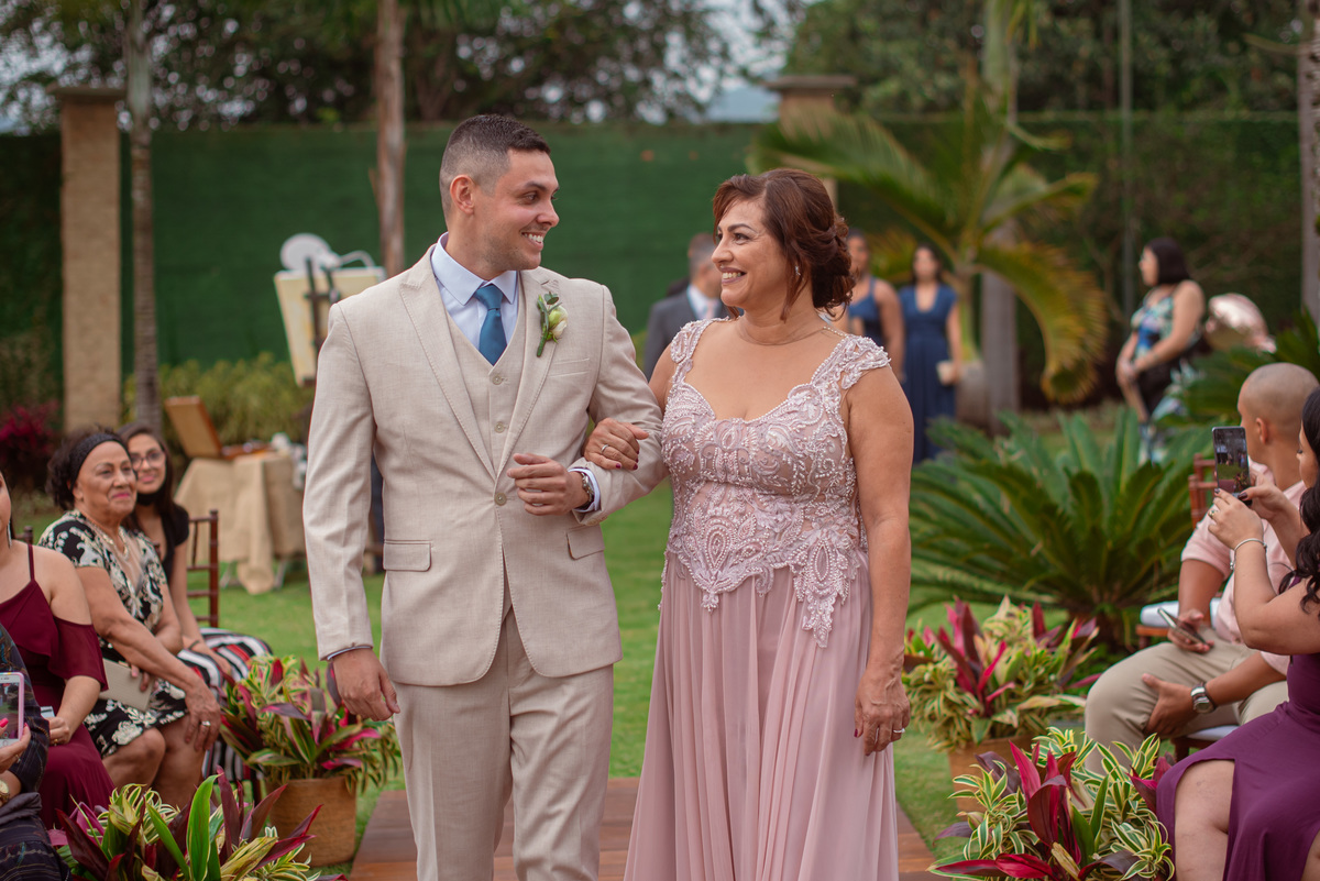 Fotografia de Casamento ao ar livre Bianca e Fernando | Rio de Janeiro - RJ | Fotografo Douglas Felicio Especialista em casamentos |  entrada do noivo