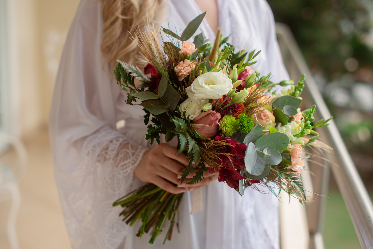 Fotografia de Casamento ao ar livre Bianca e Fernando | Rio de Janeiro - RJ | Fotografo Douglas Felicio Especialista em casamentos | bouquet da noiva buque