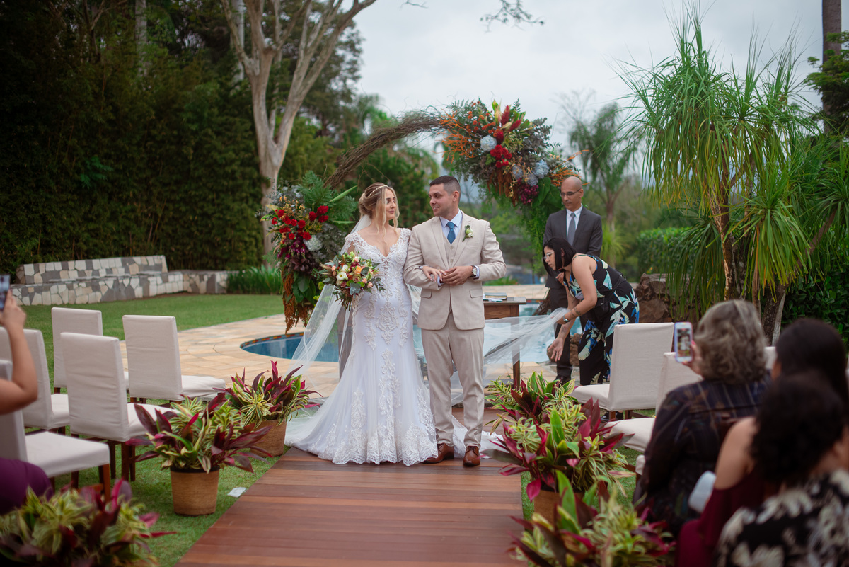 Fotografia de Casamento ao ar livre Bianca e Fernando | Rio de Janeiro - RJ | Fotografo Douglas Felicio Especialista em casamentos | saida dos noivos lugares para casar no rio