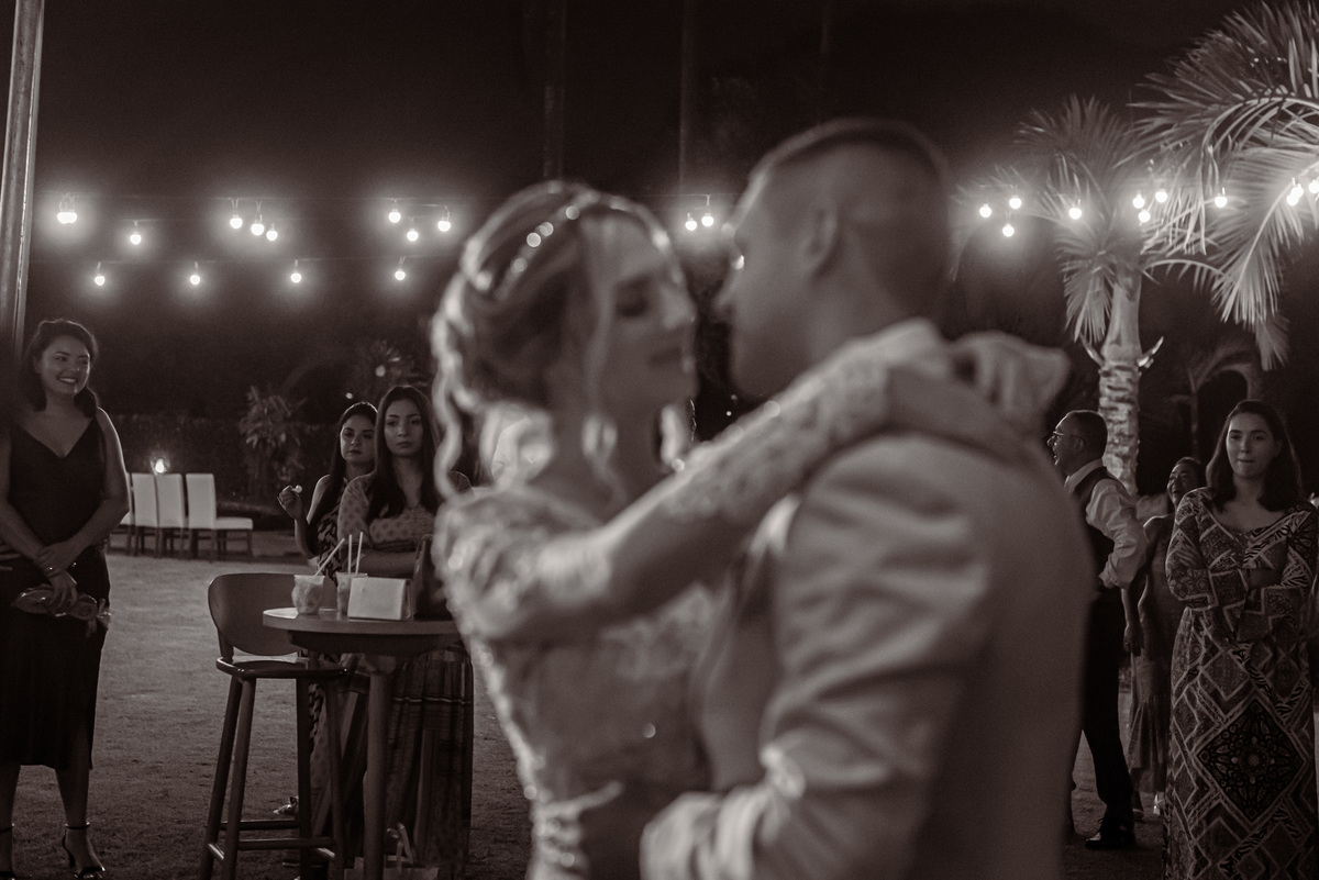 Fotografia de Casamento ao ar livre  | Rio de Janeiro - RJ | Fotografo Douglas Felicio Especialista em casamentos |  sai da dos noivos sparkles fogo