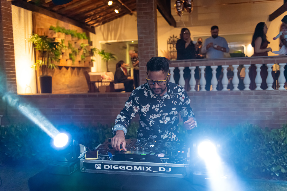 Fotografia de Casamento ao ar livre Bianca e Fernando | Rio de Janeiro - RJ | Fotografo Douglas Felicio Especialista em casamentos |  sai da dos noivos sparkles dj pista dedança