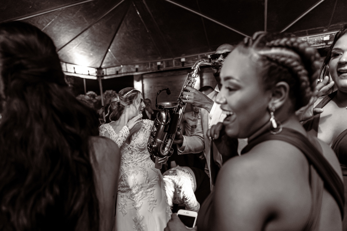 Fotografia de Casamento ao ar livre Bianca e Fernando | Rio de Janeiro - RJ | Fotografo Douglas Felicio Especialista em casamentos | pista de dança