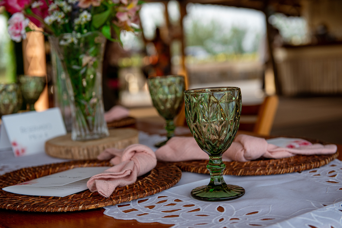 fotografia de casamento na praia | vestido da noiva | douglas felicio  especialista em casamentos | fotografo de casamento no rio de janeiro | maquiagem da noiva | vestido da noiva | casamento na praia | destination wedding |  taças