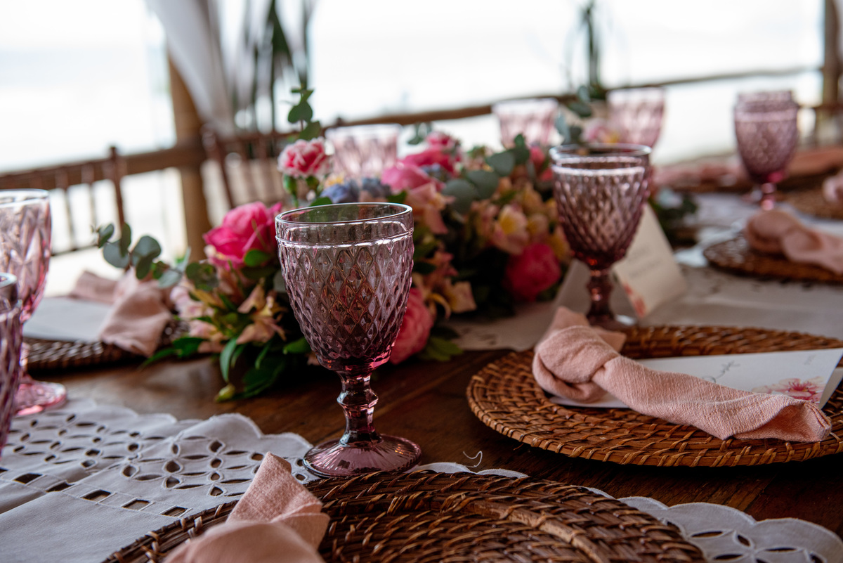 fotografia de casamento na praia | vestido da noiva | douglas felicio  especialista em casamentos | fotografo de casamento no rio de janeiro | maquiagem da noiva | vestido da noiva | casamento na praia | destination wedding |  flores de casamento