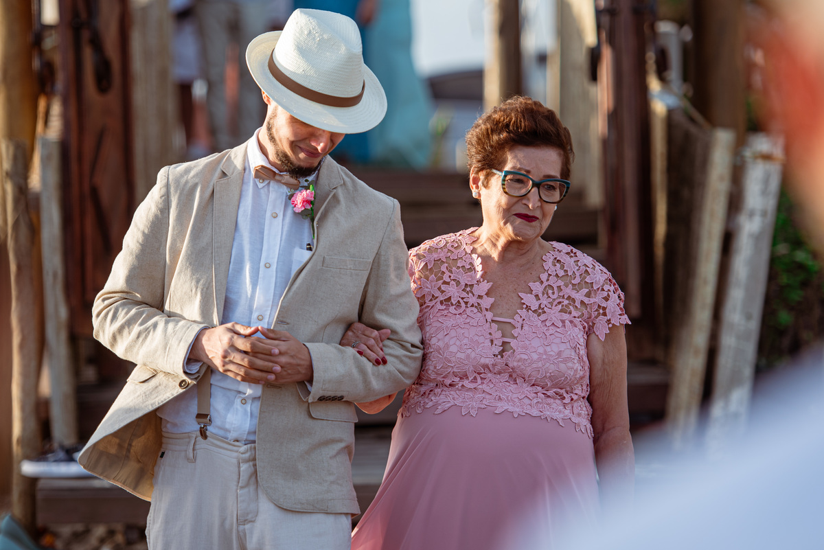 fotografia de casamento na praia | vestido da noiva | douglas felicio  especialista em casamentos | fotografo de casamento no rio de janeiro | maquiagem da noiva | vestido da noiva | casamento na praia | destination wedding | noivo 