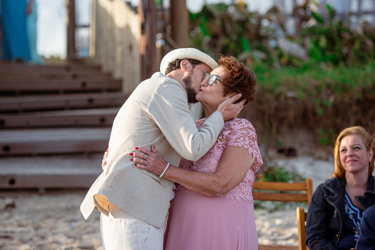 fotografia de casamento na praia | vestido da noiva | douglas felicio  especialista em casamentos | fotografo de casamento no rio de janeiro | maquiagem da noiva | vestido da noiva | casamento na praia | destination wedding |  beijo na noiva