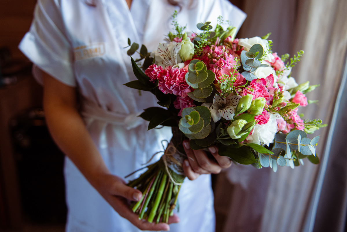 fotografia de casamento na praia | vestido da noiva | douglas felicio  especialista em casamentos | fotografo de casamento no rio de janeiro | maquiagem da noiva | vestido da noiva | casamento na praia | destination wedding |  bouquet de casamento