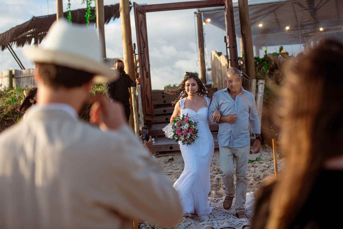 fotografia de casamento na praia | vestido da noiva | douglas felicio  especialista em casamentos | fotografo de casamento no rio de janeiro | maquiagem da noiva | vestido da noiva | casamento na praia | destination wedding | emocao do noivo