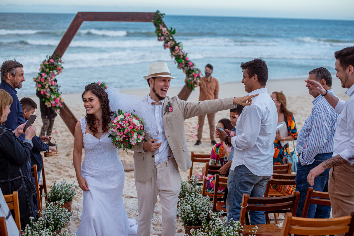 fotografia de casamento na praia | vestido da noiva | douglas felicio  especialista em casamentos | fotografo de casamento no rio de janeiro | maquiagem da noiva | vestido da noiva | casamento na praia | destination wedding | mini wedding casamento