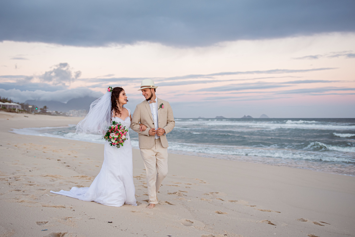 fotografia de casamento na praia | vestido da noiva | douglas felicio  especialista em casamentos | fotografo de casamento no rio de janeiro | maquiagem da noiva | vestido da noiva | casamento na praia | destination wedding |  ensaio  praia pos casamento