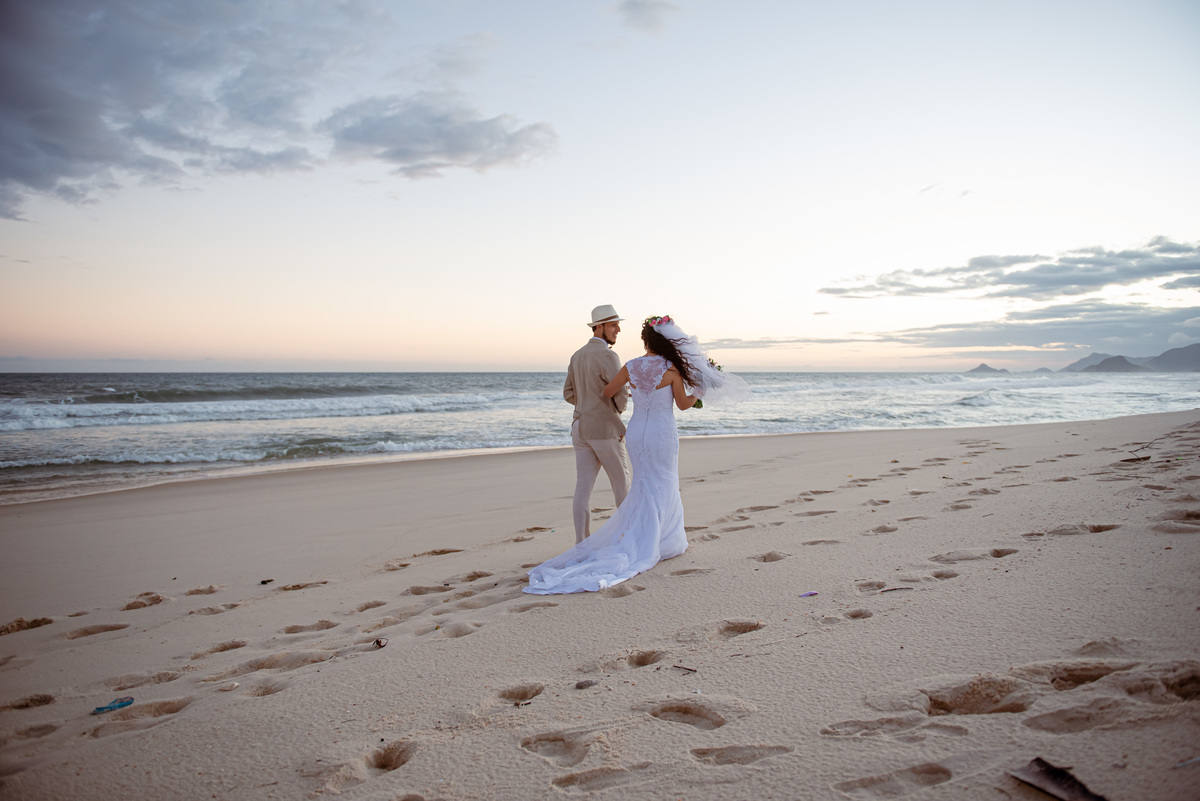 fotografia de casamento na praia | vestido da noiva | douglas felicio  especialista em casamentos | fotografo de casamento no rio de janeiro | maquiagem da noiva | vestido da noiva | casamento na praia | destination wedding | casamento 2023