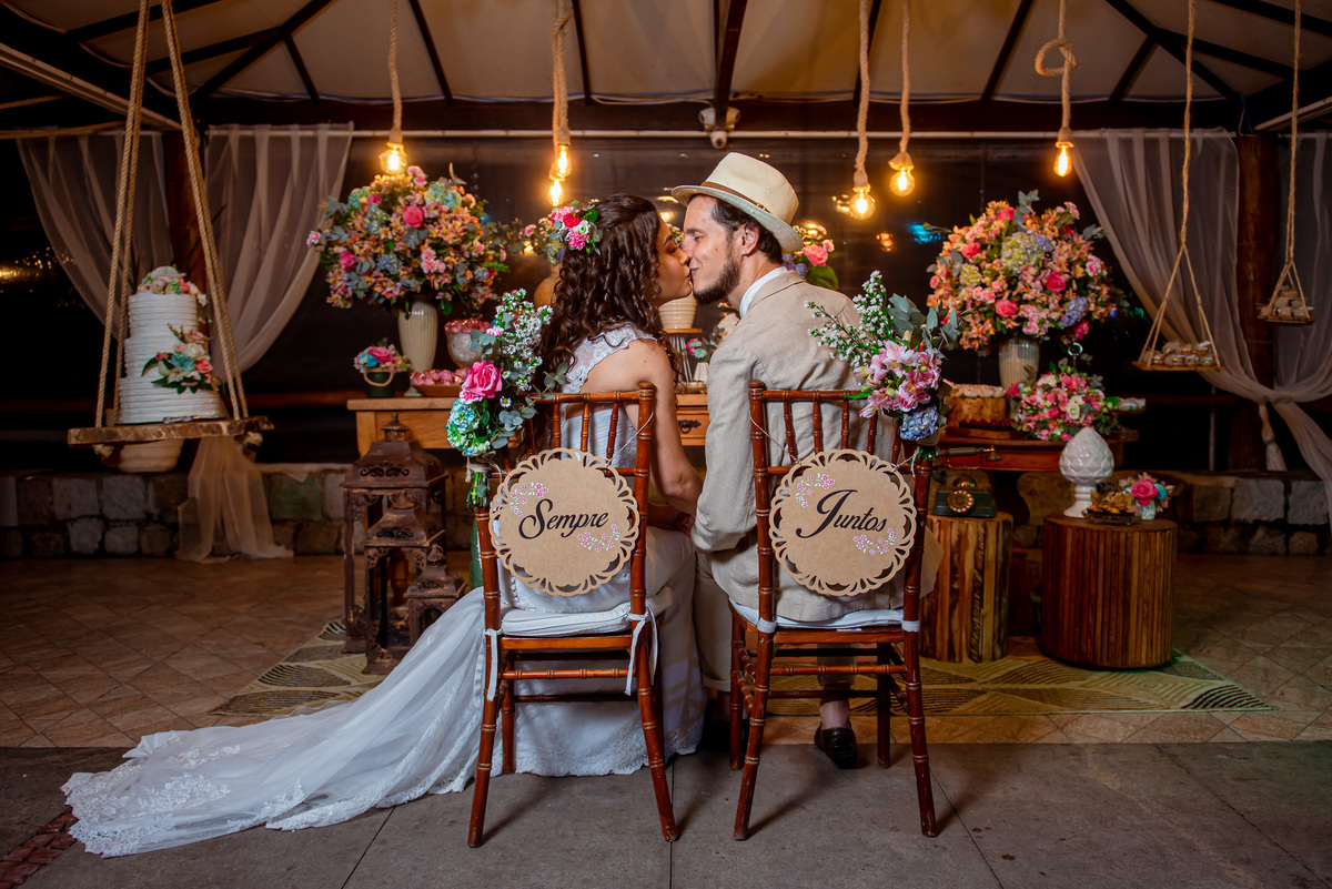 fotografia de casamento na praia | vestido da noiva | douglas felicio  especialista em casamentos | fotografo de casamento no rio de janeiro | maquiagem da noiva | vestido da noiva | casamento na praia | destination wedding |  cadeiras dos noivos