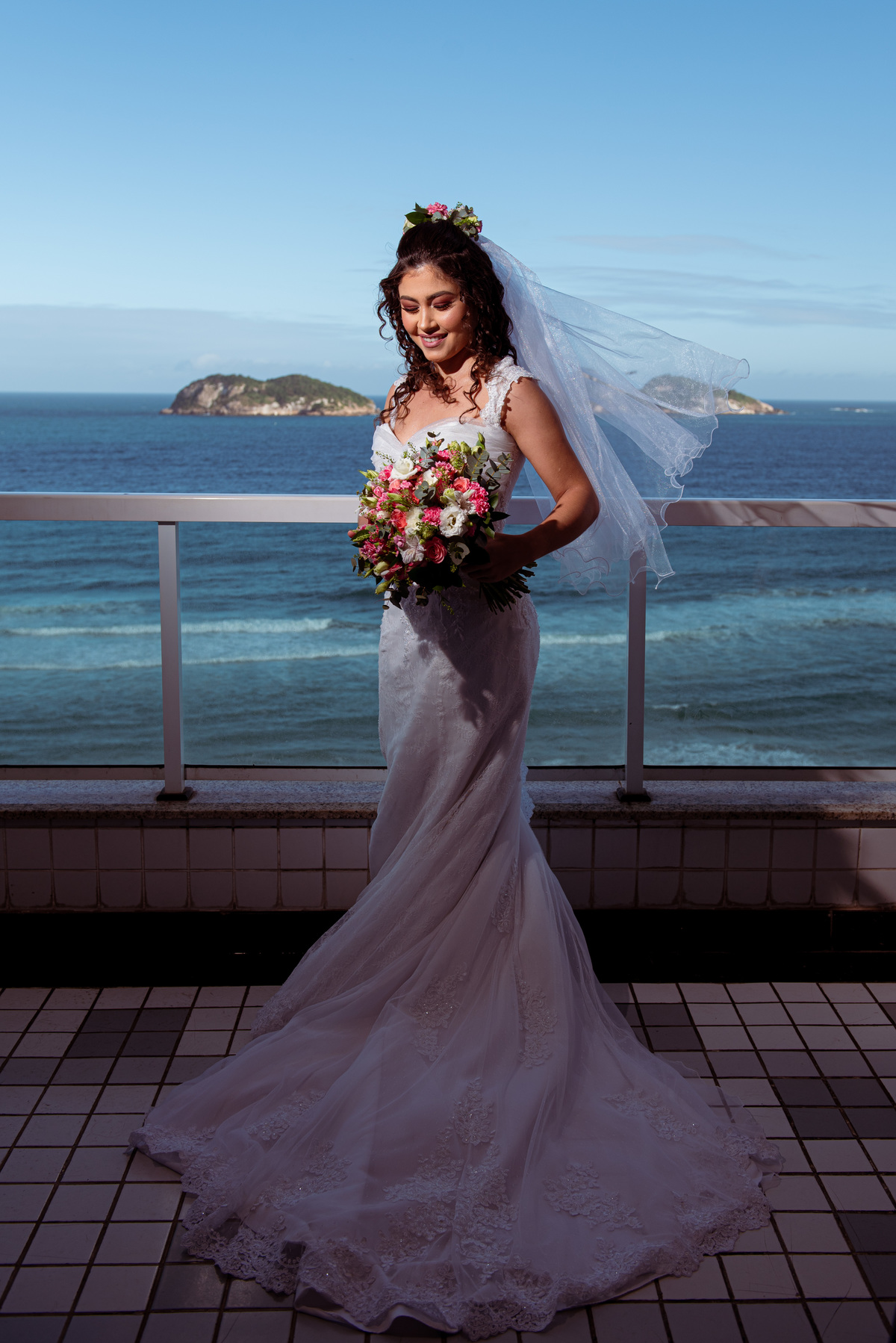fotografia de casamento na praia | vestido da noiva | douglas felicio  especialista em casamentos | fotografo de casamento no rio de janeiro | maquiagem da noiva | vestido da noiva | casamento na praia | destination wedding |  noiva pronta