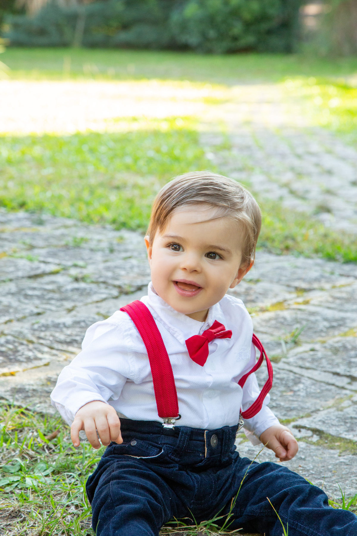 Bebê brincando no aniversário