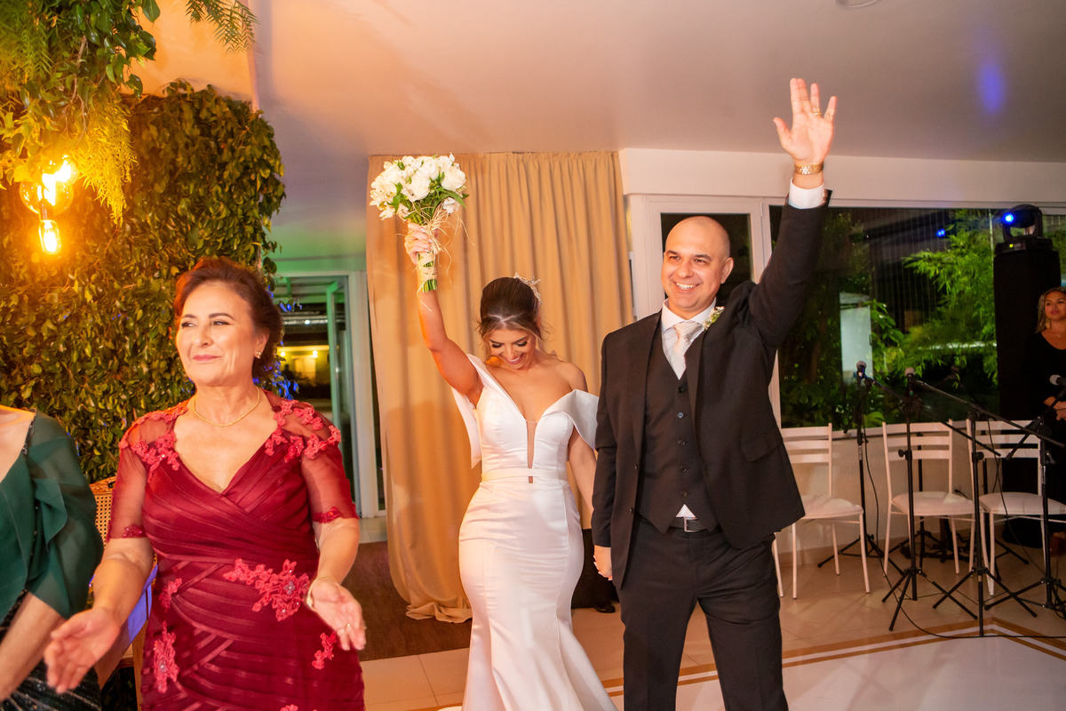 entrada dos noivos na recepção