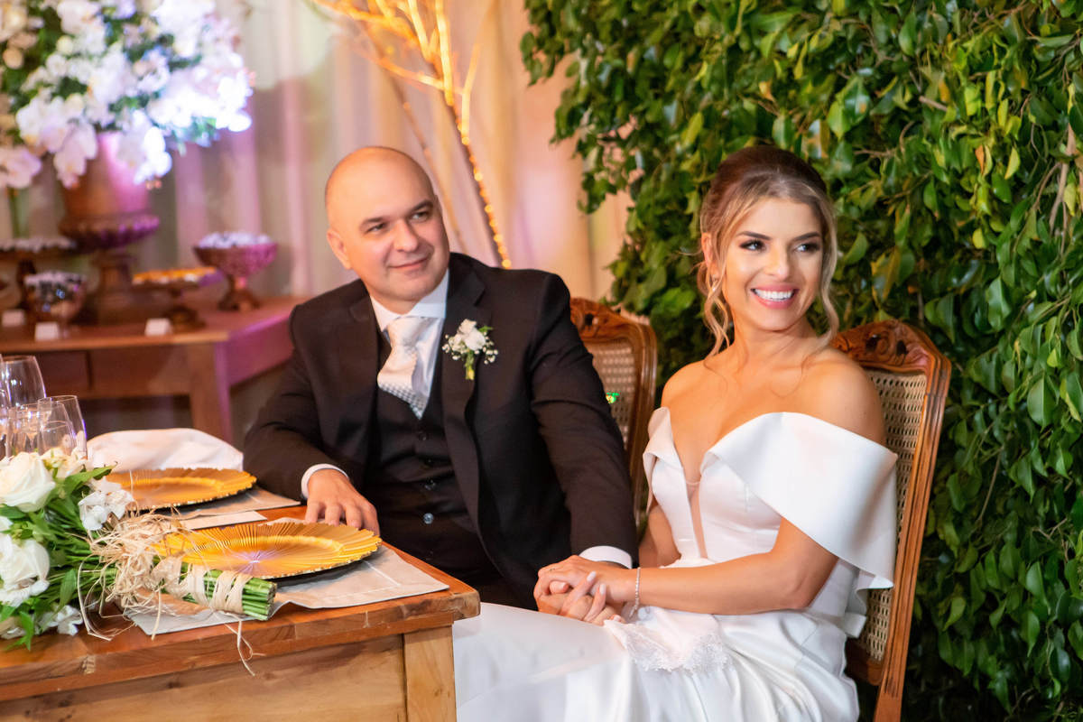 noivos curtindo a festa