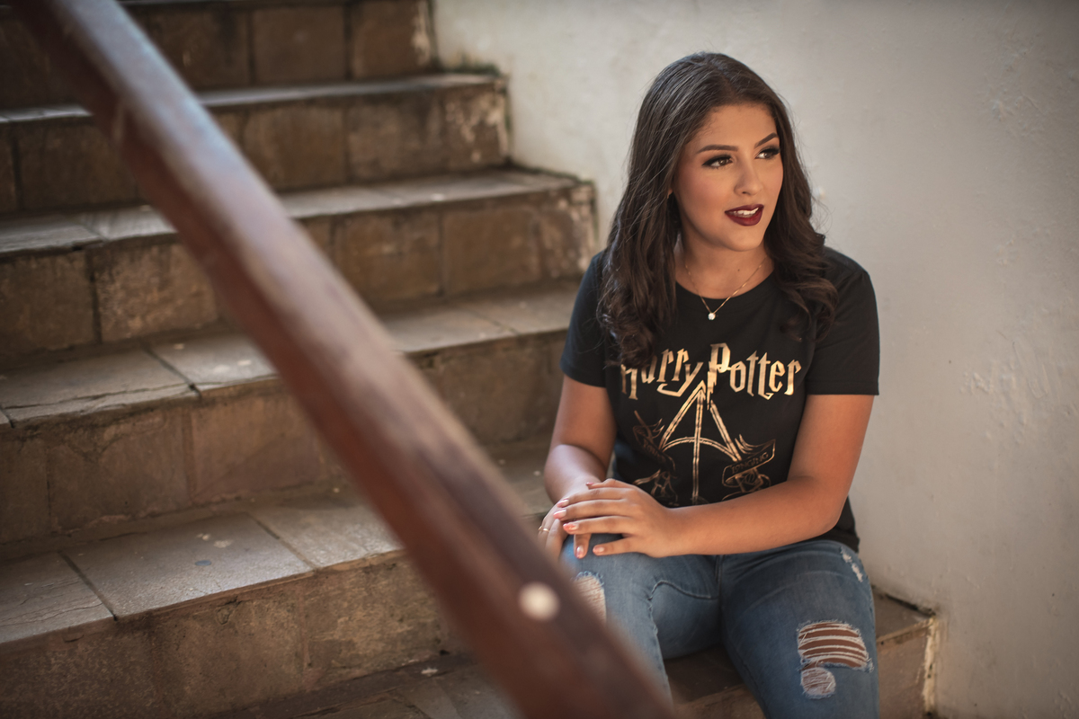 Ensaio de 15 anos ao ar livre na praia de Tamandaré. Se inspire com esse ensaio de debutante, com participação especial da família e pet! Fotografo para 15 anos, fotografia ensaio feminino. 