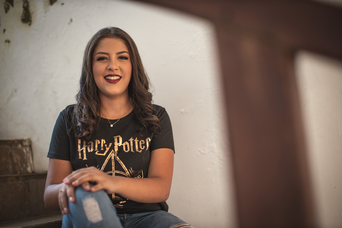 Ensaio de 15 anos ao ar livre na praia de Tamandaré. Se inspire com esse ensaio de debutante, com participação especial da família e pet! Fotografo para 15 anos, fotografia ensaio feminino. 